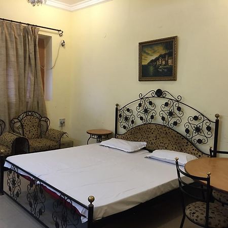 Central Hotel Lucknow Room photo